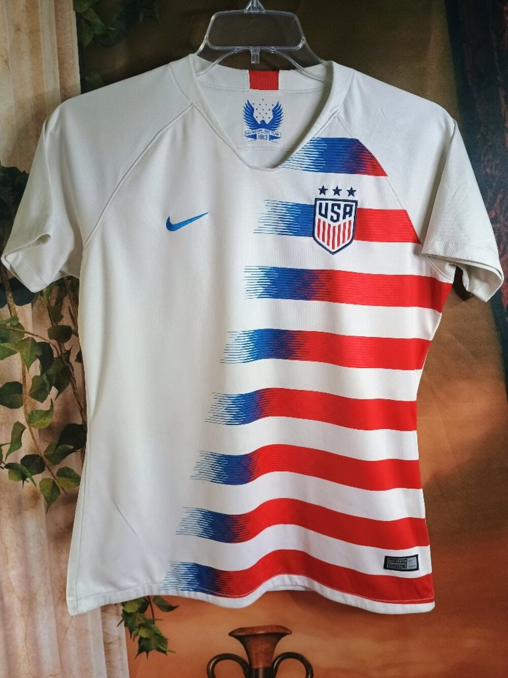EUC Nike Womens Size Large White USA National Team 2018 Soccer Home Jersey